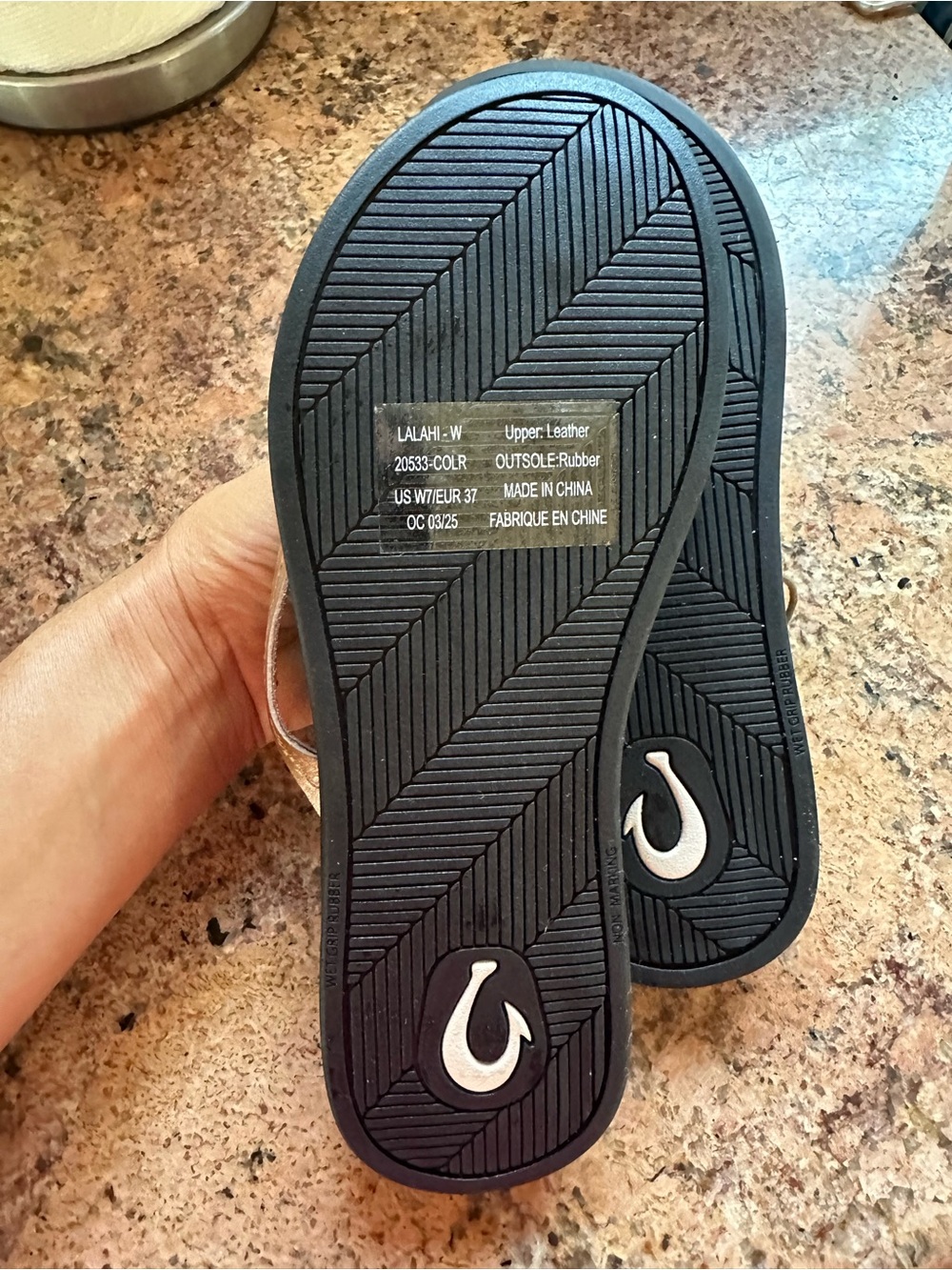 OluKai women’s rose gold leather flip flops - Picture 4 of 4